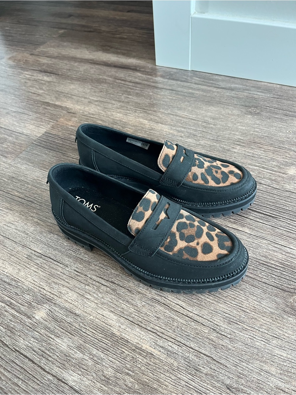 TOMS | Black Loafers